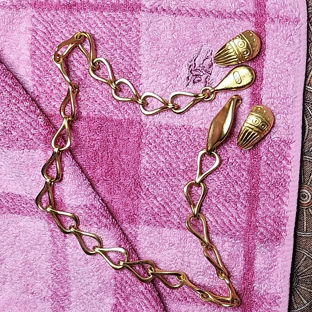 AK ANNE KLEIN set Vintage  necklace with clip-on earrings